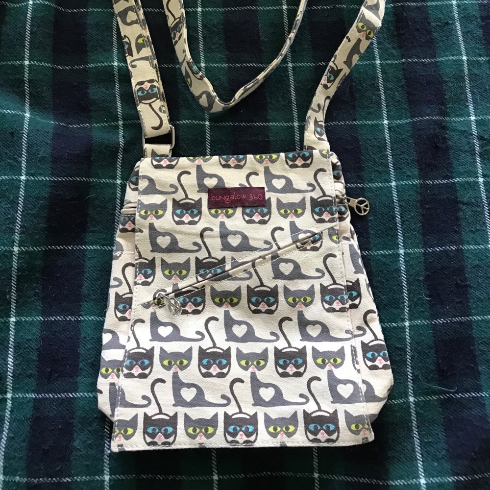 Bungalow 360 cat crossbody